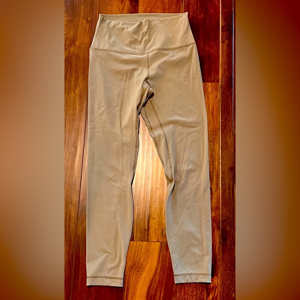 Women's Tan Leggings (Carbon Dust)
Inseam is about 25”